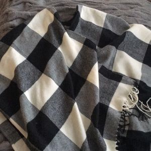 Black and white checkered shawl/scarf